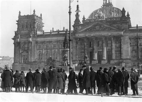 Der Reichstagsbrand: Eine dramatische Wendung in der Weimarer Republik und die Rolle des Ulrich von Hassell