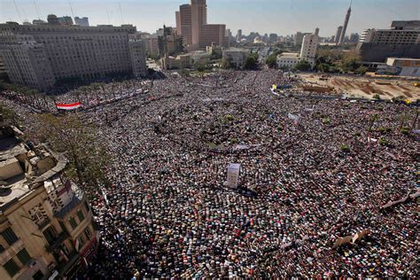 Der Tahrir-Platz Protest: Ein Strudel aus Wut und Hoffnung, der Ägypten für immer veränderte